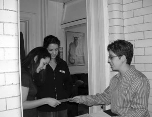 Alyssa Rosenberg ’06 passes out voter registration cards on Friday. Rosenberg coordinated and led a vote drive, undertaken by volunteers from a variety of campus organizations. The Yale sophomore is running for a position as co-chair of Ward 22, which encompasses New Haven’s Dixwell neighborhood as well as several residential colleges. She hopes to increase student voting, as well as promote her own campaign.