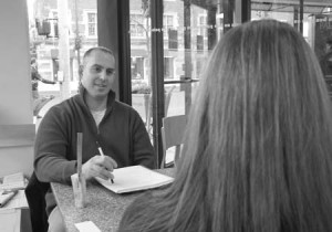 Author Sean-Michael Green discusses his experiences in a meeting at Au Bon Pain. The writer will be at Yale from Nov. 15 until the end of the semester as part of his research of all eight Ivy League schools for an upcoming book, tentatively titled “What I Learned in College: A Year in the Ivy League.”