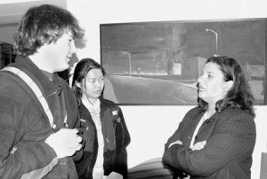 Jodi Wilgoren ’92, Chicago bureau chief for The New York Times, discusses journalism with students Chance Carlisle ’05 and Kat Huang ’08 following her Saybrook College Master’s Tea Wednesday afternoon. Wilgoren’s talk focused on issues and tactics in the field of journalism, as well as her experiences covering the presidential campaign of Sen. John Kerry ’68.