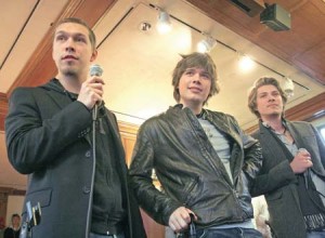 Isaac, Zac and Taylor Hanson speak in the Branford College common room at a Master’s Tea on Friday. The band performed “MMMBop” and other classics at Toad’s Place to a crowd of Yalies and other fans.