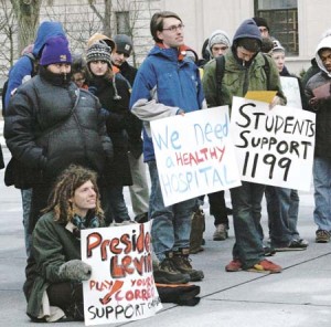 In a protest Wednesday in Beinecke Plaza, students and community members protest Yale-New Haven Hospital administrators’ alleged anti-union activities.