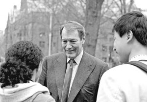 Journalist Charlie Rose talks to students Wednesday after his speech about interviewing. Rose’s talk focused on people’s intrinsically curious nature, and he tried to debunk common stereotypes about interviews.