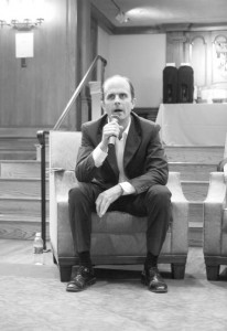 Massimo Calabresi ’89, White House bureau chief for Time Magazine, speaks during a Branford College Master’s Tea Friday.