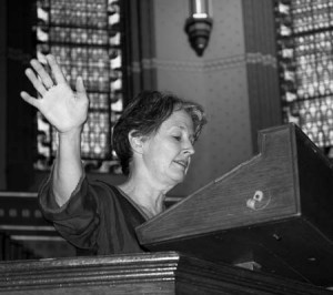 Alice Waters, founder of Berkeley restaurant Chez Pannisse, speaks in Battell Chapel on Sunday. Waters was an inspiration for and instrumental in the establishment of the Yale Sustainable Food Project.