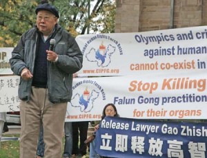 Led by the Yale Falun Gong Club, protesters rally on Cross Campus against ongoing human rights violations in China.