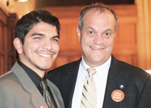Benjamin Gonzalez ’09 poses with Mayor John DeStefano Jr. at a kickoff event for New Haven Solidarity Week. Event organizers aim to promote the Elm City ID program on campus this week.