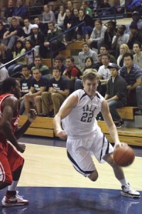 Guard Eric Flato ’08 takes the ball forward against Boston University last night at John J. Lee Amphitheater. The Bulldogs fell to the Terriers, 76-67.
