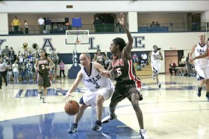 Stephanie Marciano ’08 moves the ball past Bears guard Stephanie Lee on Jan. 26. The Elis defeated Columbia and fell to Cornell this weekend on the road.