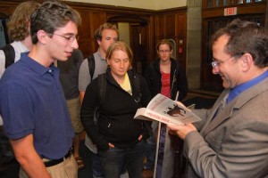 Political psychologist Drew Westen, who is predicting victory for Barack Obama, meets and greets students on Sept. 22.