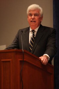 Sen. Dodd addresses students at SCSU and fields questions on the situation of the student loan market, which he describes as a “perfect storm.”