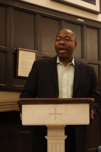 Jason Riley speaks to students, arguing that the United States should open its borders to immigrants according to the economics of supply and demand.