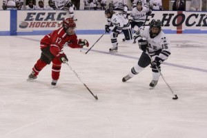Defender Helen Resor ’09 handles the puck this weekend at Ingalls Rink. The Bulldogs split their pair of games, losing 6-2 before winning on Saturday.