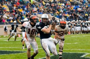 Wide receiver Jordan Forney ’11, who scored both of Saturday’s touchdowns for the Bulldogs, makes the catch in the endzone for six of Yale’s 14 points. The Elis’ win keeps their hopes for a share of the Ivy League title alive.
