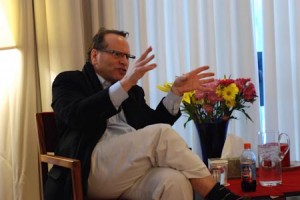 Journalist and “Friday Night Lights” author Buzz Bissinger gave an animated Master’s Tea in Morse College yesterday, describing his career path.