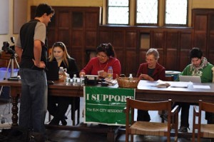 Elm City residents visited Dwight Hall on Tuesday to register for the Elm City Resident Card. Twenty Yale students signed up.