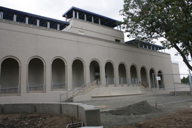 The design of the newly-renovated Reese Stadium was chosen to complement the nearby Yale Bowl and Cullman-Heyman Tennis Center.