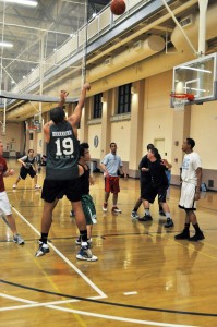 Davenport and Morse faced off in a men’s IM volleyball battle last night at Payne Whitney Gymnasium.