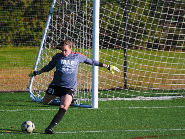 Elise Wilcox ’15 made ten saves for her first Ivy shutout. The Brown win marked her third shutout of the season.
