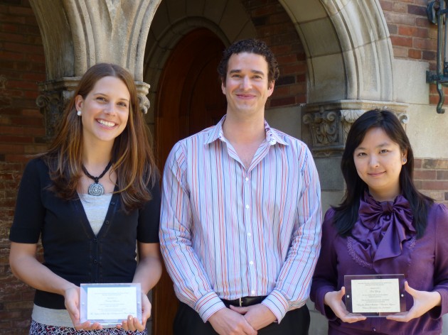 Fellowship recipients Vanessa Lamers FES ’13 SPH ’13, left, and Xin Zhang FES ’13, right, posed with interim director of the 2012 Yale Center for Environmental Law and Policy and law professor Doug Kysar.
