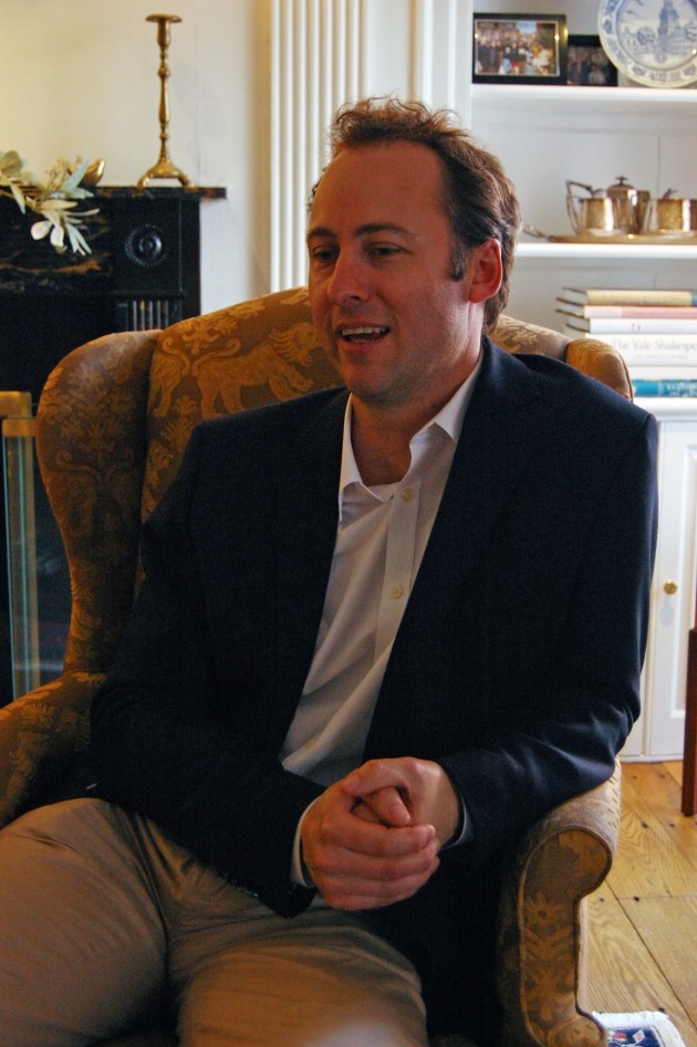 Art critic Sebastian Smee discussed love-hate relationships between artists a Pierson Master’s Tea.