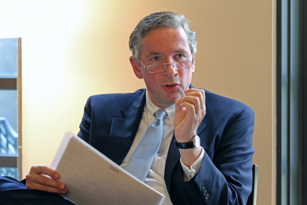 Aluminum executive Klaus Kleinfeld spoke about trends in global business at a Morse Master’s Tea Wednesday.