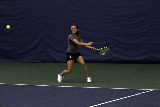 Elizabeth Epstein ’13 went to three sets in both of her singles matches this weekend and won both.