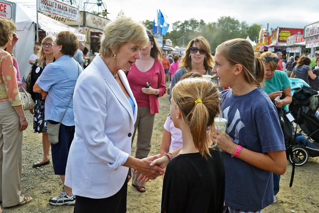 After poll numbers for weeks indicated a dead heat between Republican Linda McMahon and her Democratic opponent in Connecticut's Senate race, Chris Murphy, she now appears to be losing ground.