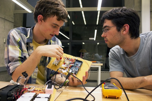 Two students work at the Center for Engineering Innovation and Design. Director of the CIDE John Morrell ’86 left Yale before its opening.