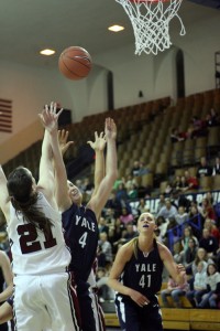 Melissa Colborne ’10 goes up for a shot in traffic against Harvard on Saturday night. The Bulldogs fell to the Crimson 68–60.