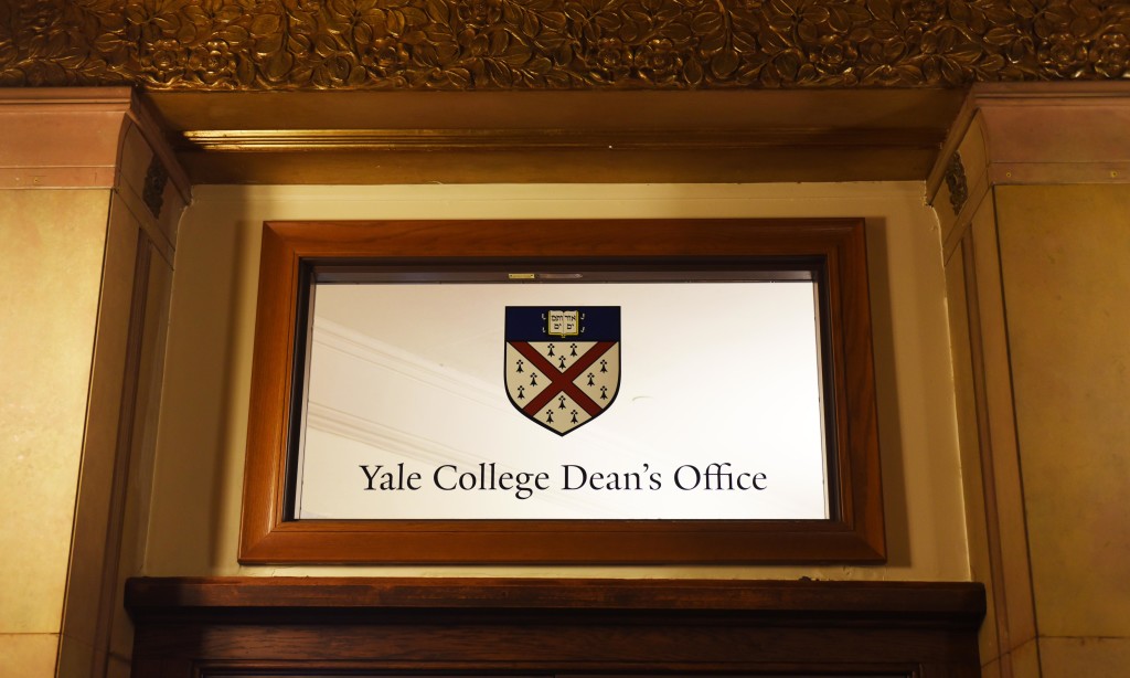 Few sophomores pick mixed-gender housing - Yale Daily News