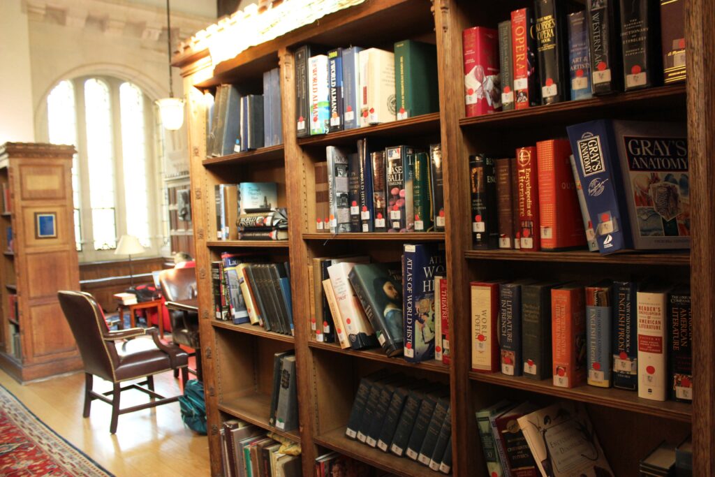 Libraries look to collaboration in digital era Yale Daily News