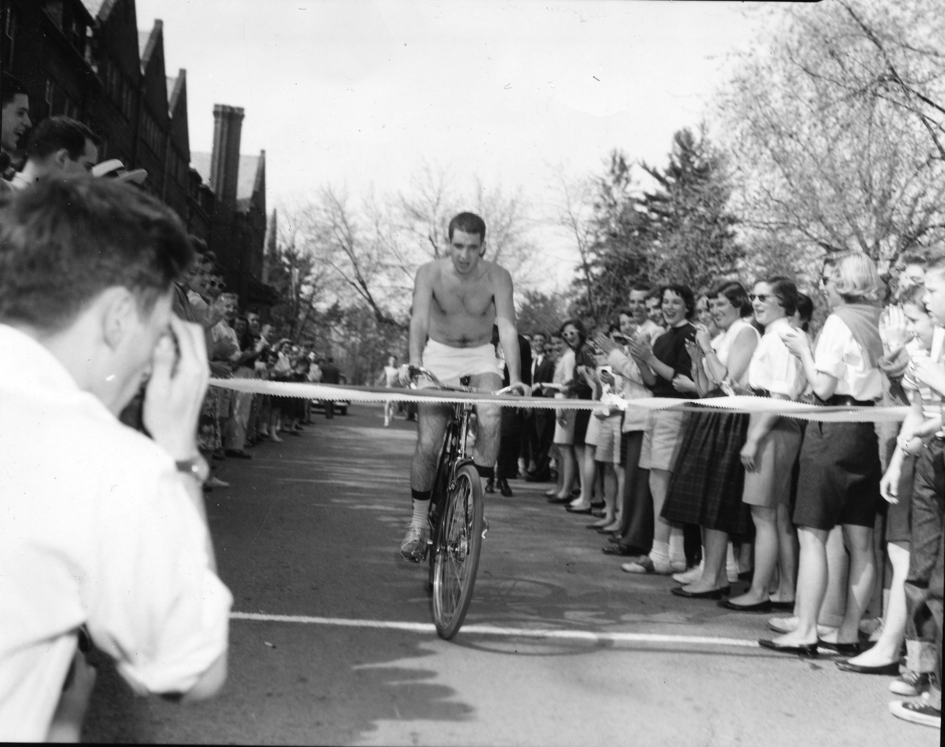 Lipsky_Ph.f10.17 Vassar Yale Bike Race Finish Line 1953