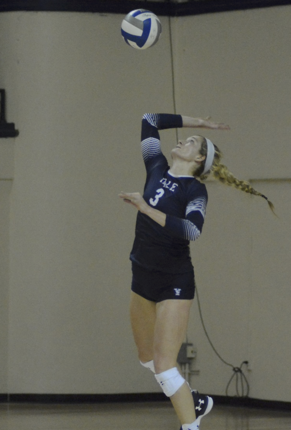 VOLLEYBALL: Yale remains in Ivy driver’s seat - Yale Daily News