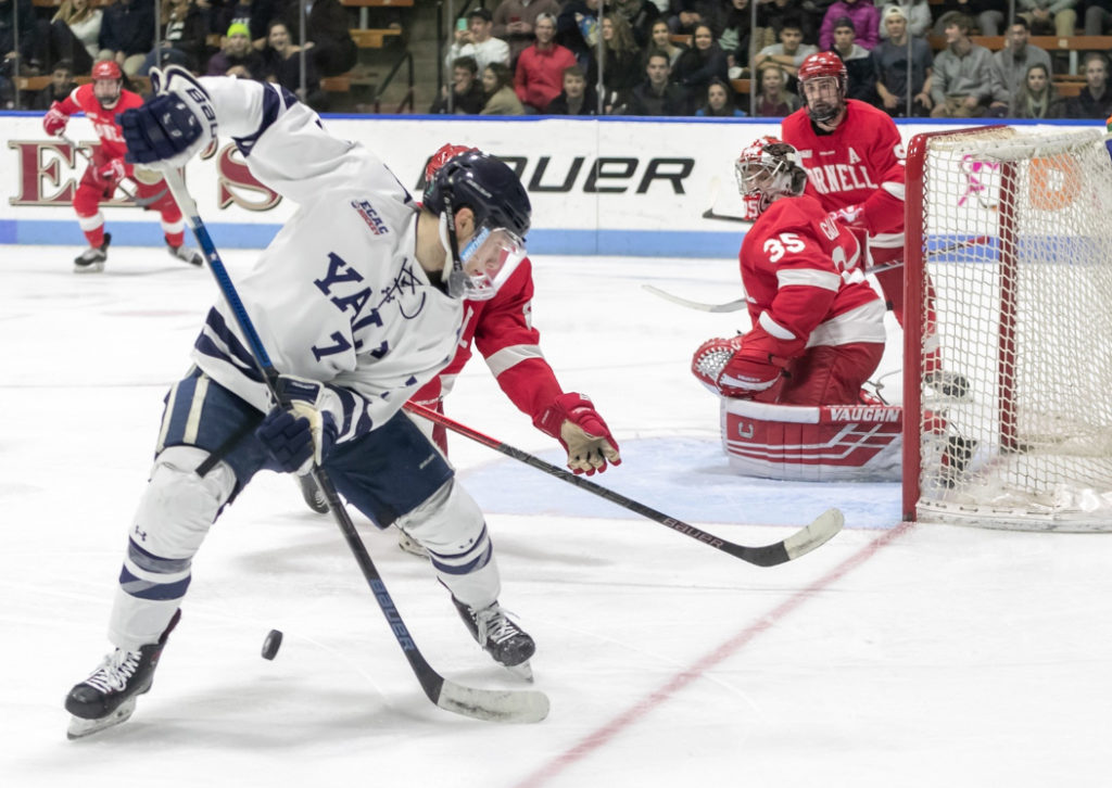 MEN'S HOCKEY: Bulldogs drop to 5th after sweep - Yale Daily News