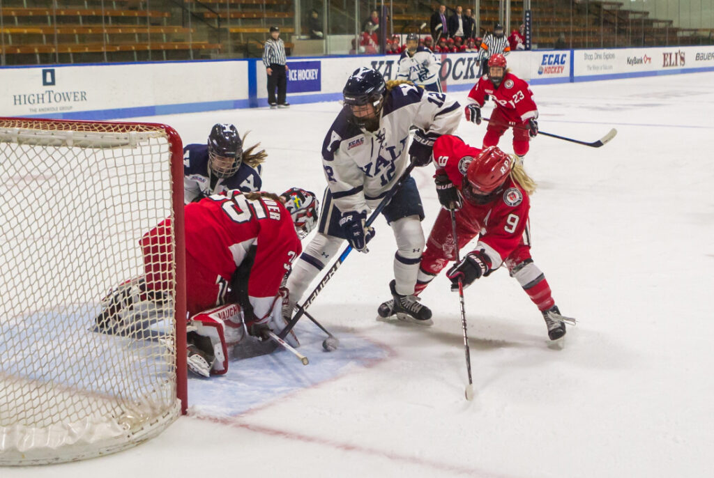 Women S Ice Hockey Elis Fight For Playoff Spot