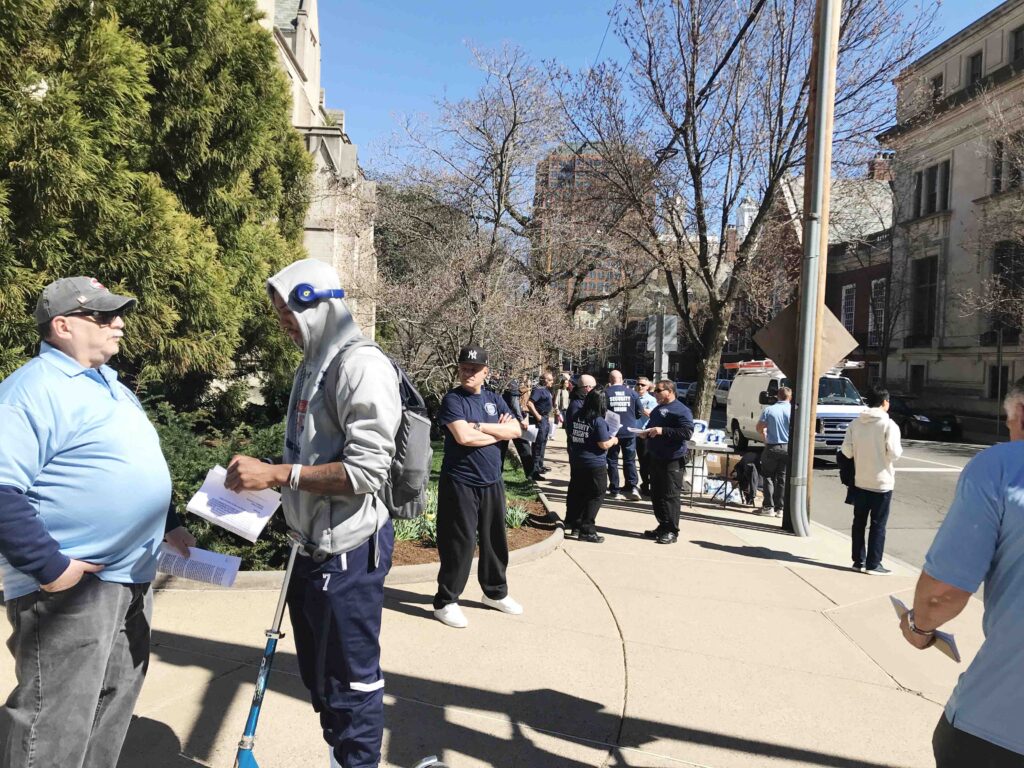 Yale security officer union protests during Bulldog Days Yale Daily News