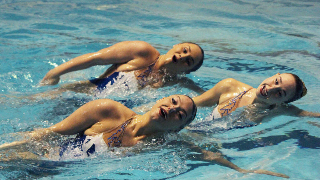 Synchronised swimming, Scratch