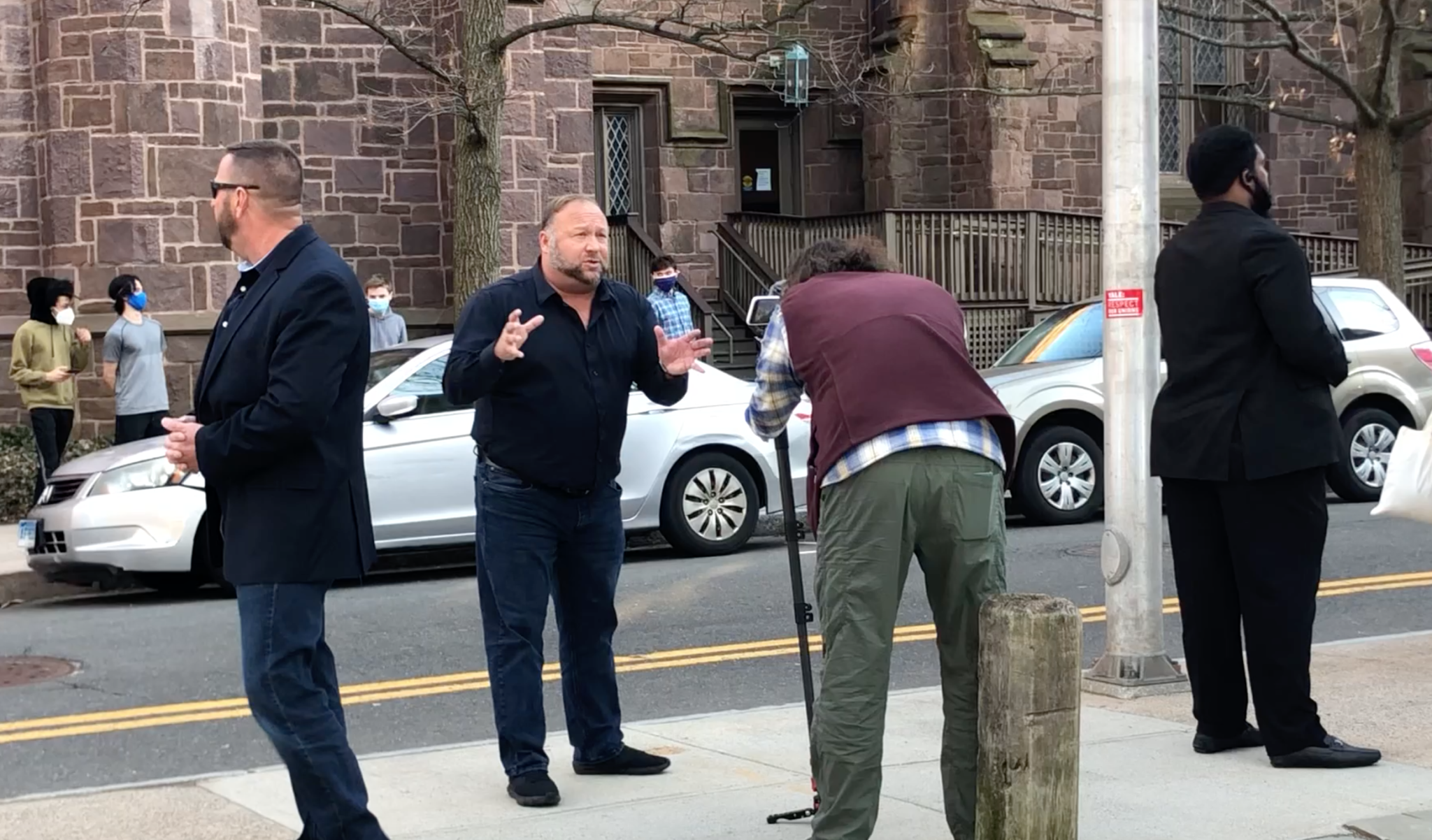 Conspiracy theorist Alex Jones visits Yale, Skull and Bones - Yale