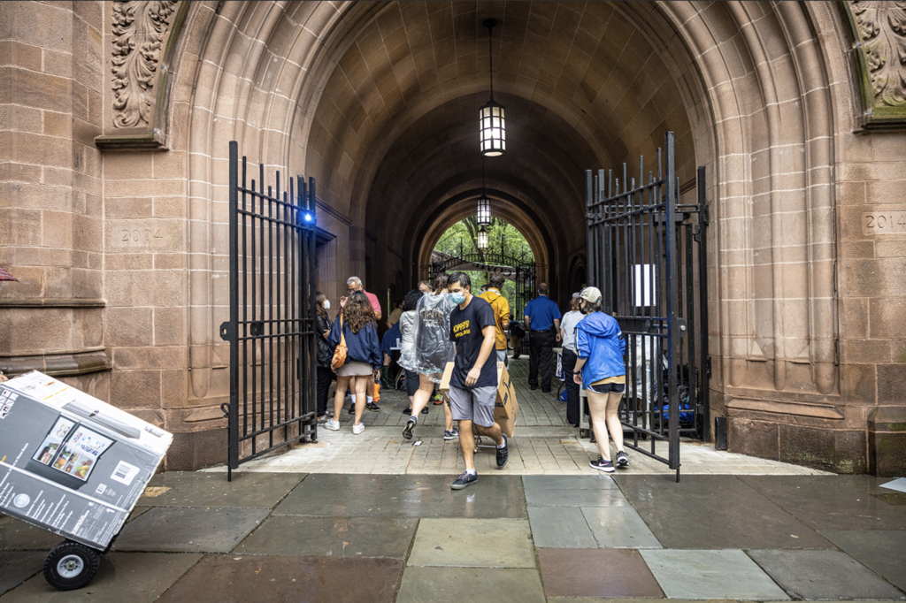 Class of 2025 arrives on campus as Yale’s largest class, sets