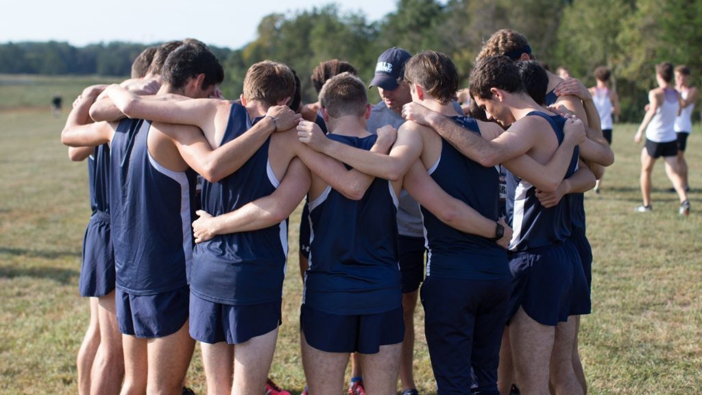 Yale’s men’s and women’s cross country finish in the top seven at New