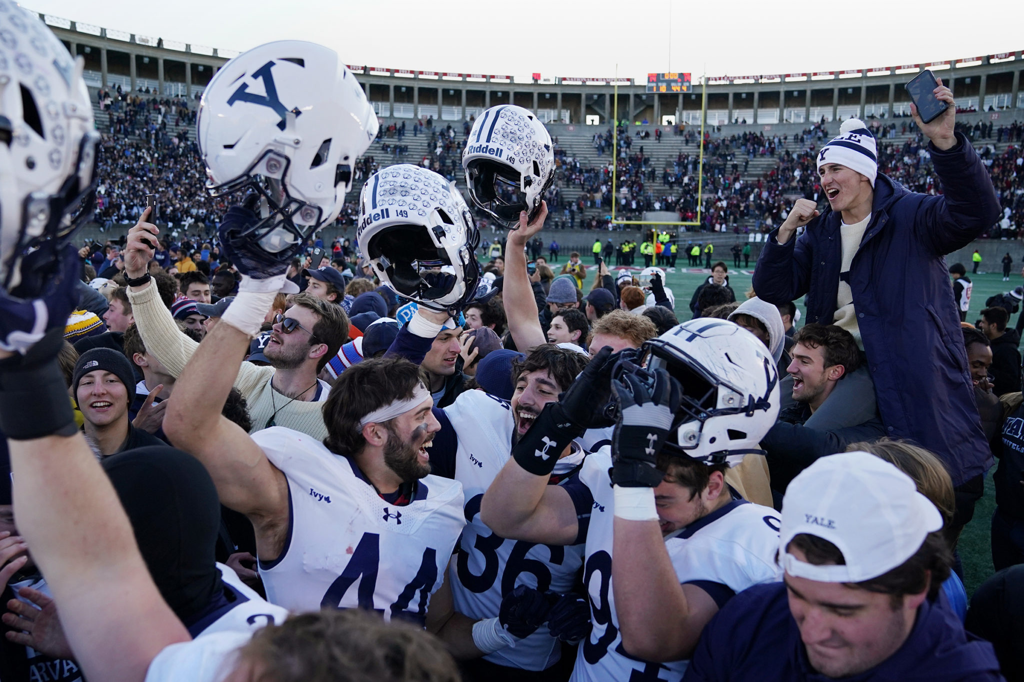 football-yale-beats-harvard-19-14-wins-ivy-title-yale-daily-news