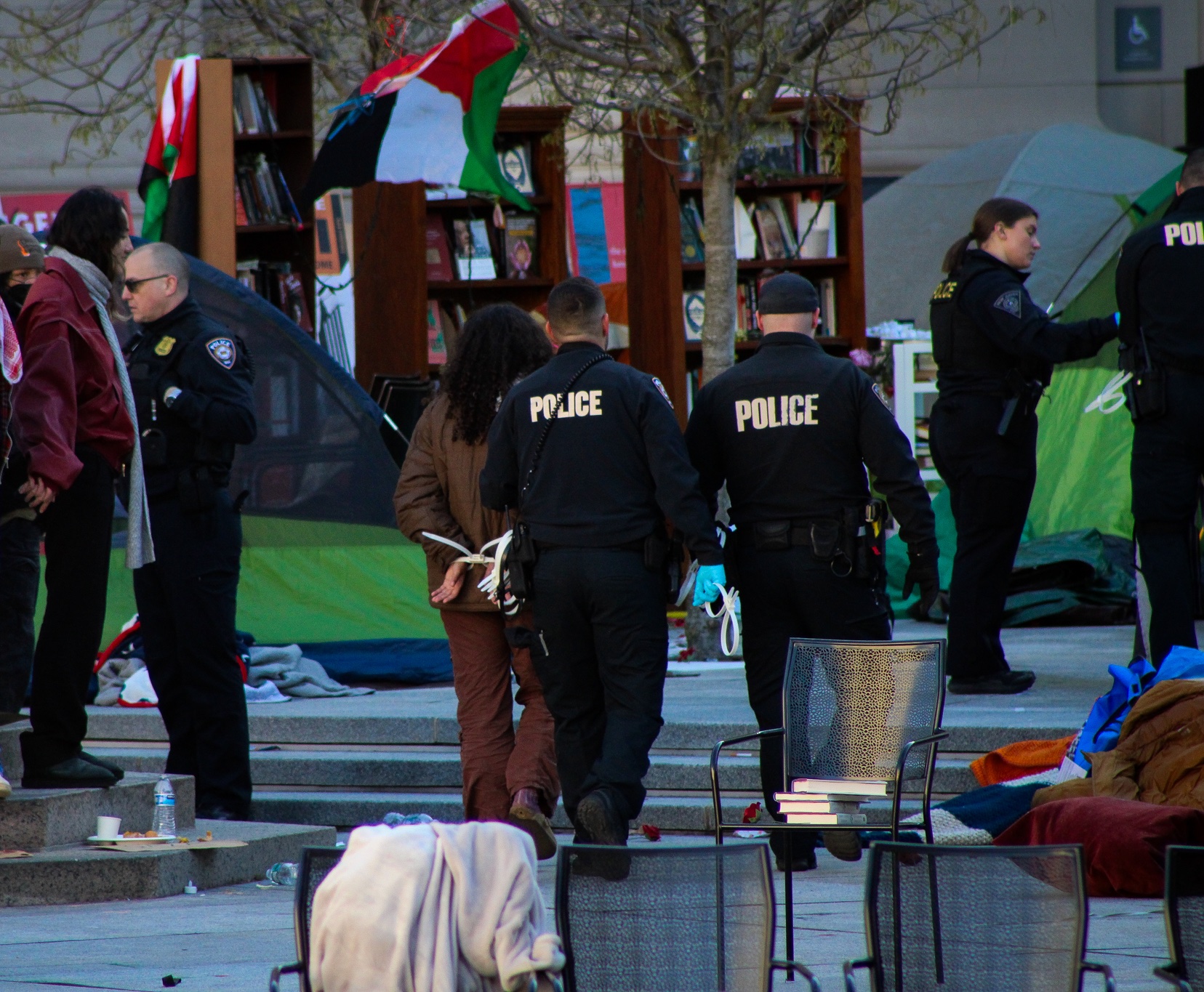 Yale police arrest 47 student protesters for trespassing on Beinecke Plaza  - Yale Daily News