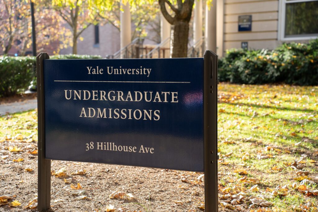 Yale admits 10.8 percent of early applicants - Yale Daily News