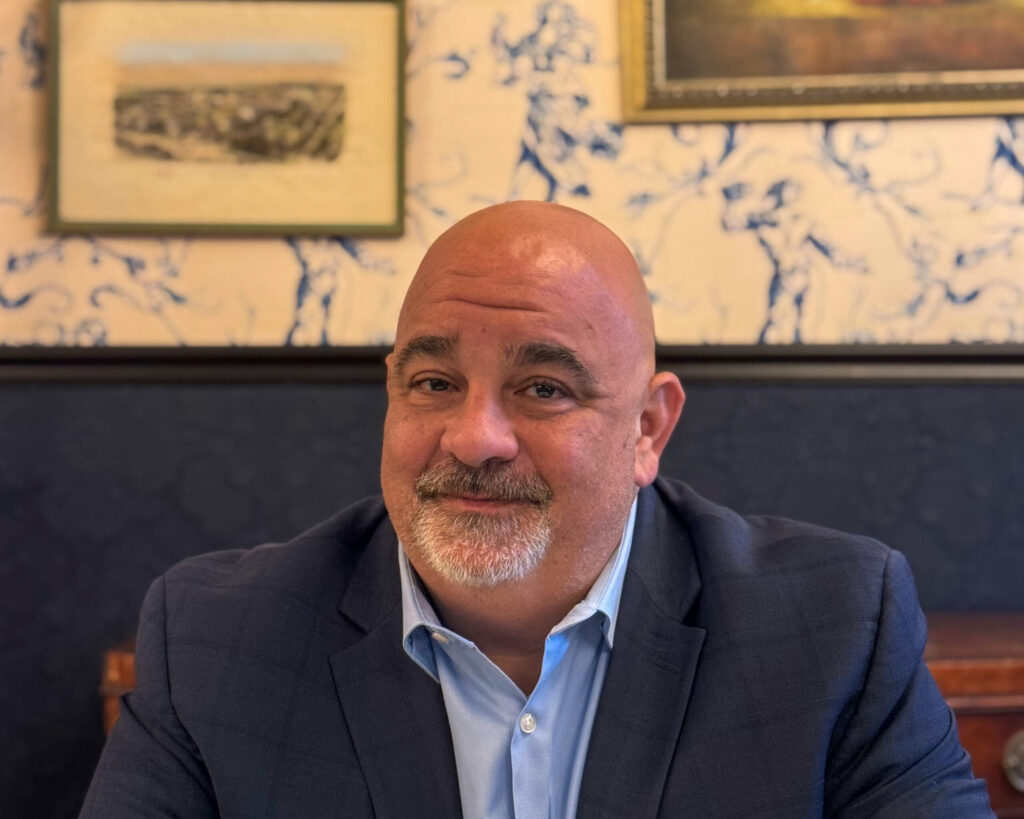 At center of city politics, Vin Mauro plays ‘fat guy in the middle’