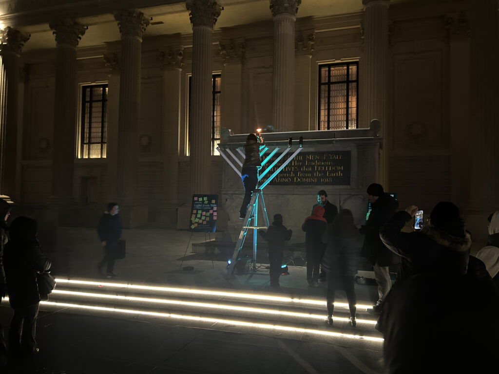 Jewish community mourns victims of shootings at Hanukkah celebration